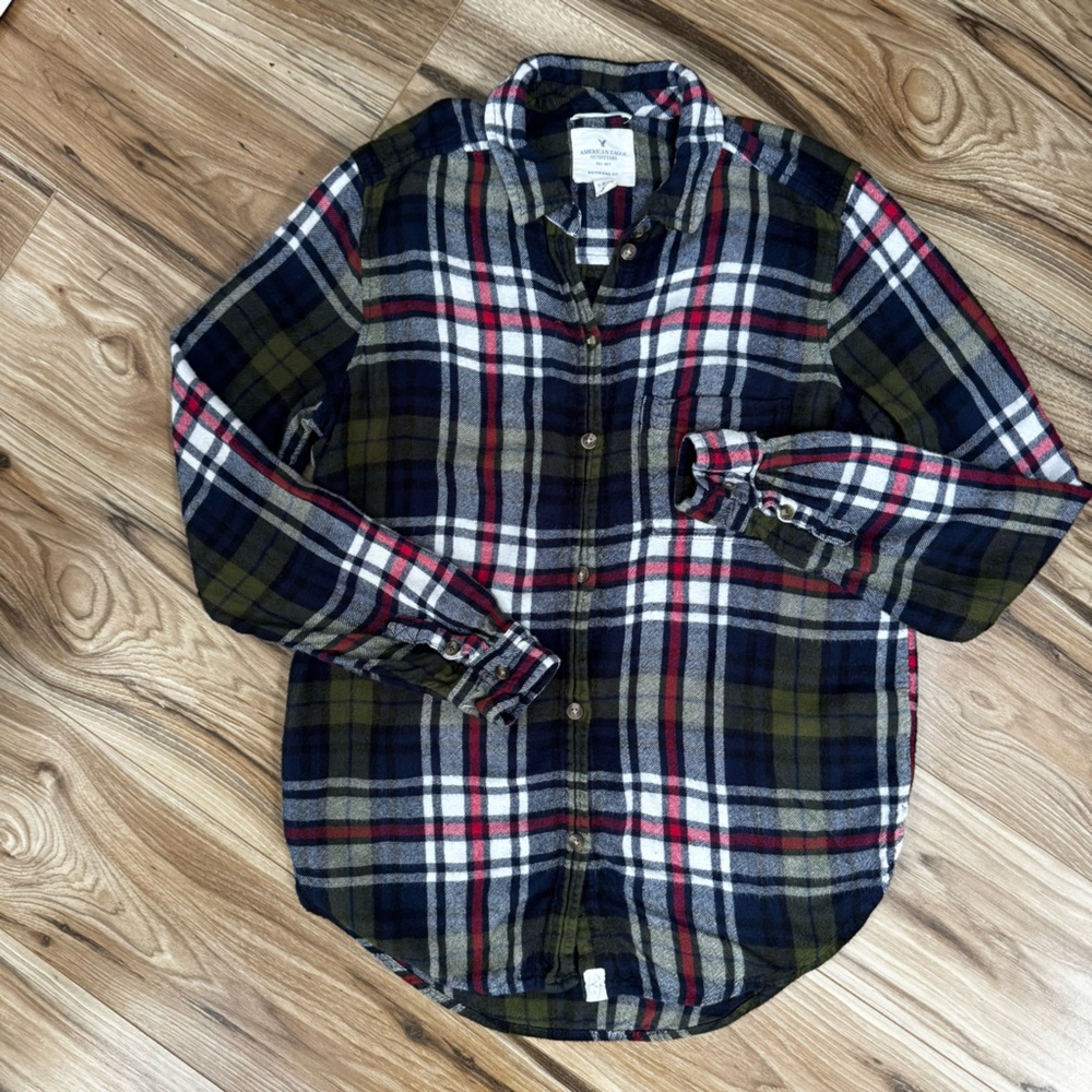 American Eagle Womens S Boyfriend Fit Cozy Navy Plaid Flannel Shirt Cabincore
